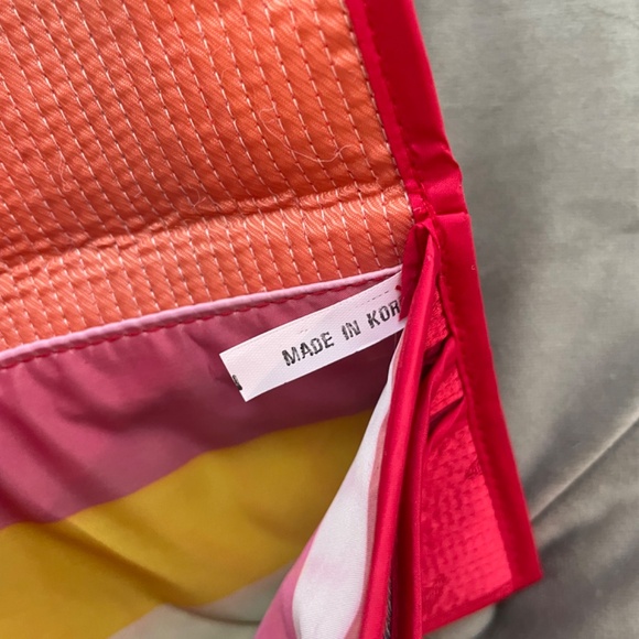 NWT Korean Pouch - Picture 5 of 6